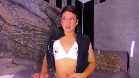 Snapshot of ellis_brown chatting on September 24, 2:26 am Ellis online show from September 24, 2:26 am