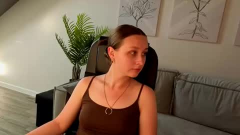 Snapshot of ellis_brownn chatting on July 4, 9:26 am Ellis online show from July 4, 9:26 am