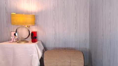 Snapshot of ellise_husson chatting on March 12, 6:18 am Ellise online show from March 12, 6:18 am