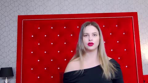 Snapshot of ellsa_jean chatting on November 3, 4:58 am Elsa Jean online show from November 3, 4:58 am