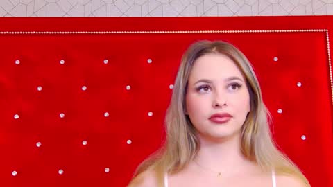 Snapshot of ellsa_jean chatting on November 19, 3:28 am Elsa Jean online show from November 19, 3:28 am