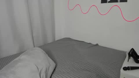 Snapshot of elly_blondy chatting on March 6, 7:21 pm Elly online show from March 6, 7:21 pm