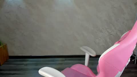 Snapshot of elly_bloomm chatting on July 1, 1:24 pm Elly Bloomm online show from July 1, 1:24 pm