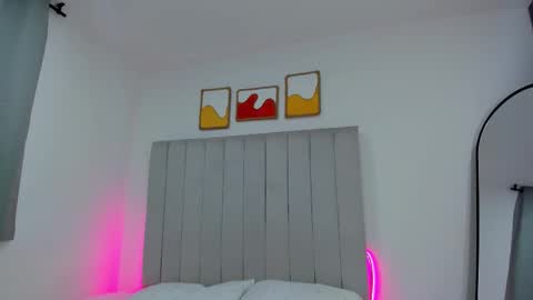 Snapshot of elly_g chatting on December 20, 12:51 am elly online show from December 20, 12:51 am