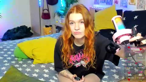 Snapshot of elly_milas chatting on January 5, 6:22 pm Elly Fansly online show from January 5, 6:22 pm