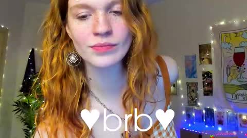 Snapshot of elly_milas chatting on February 10, 9:52 pm Elly Fansly online show from February 10, 9:52 pm