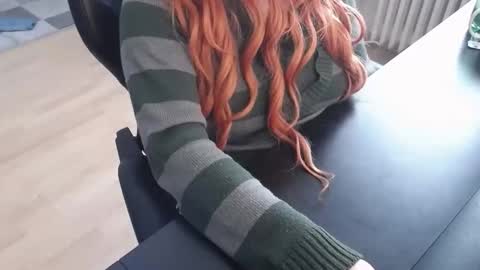 Elly online show from November 7, 1:33 pm