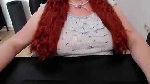 Elly online show from May 18, 12:55 pm