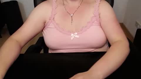 Elly online show from June 2, 1:13 pm