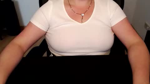 Elly online show from June 4, 2:23 pm