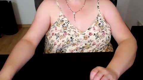 Elly online show from June 22, 11:18 am