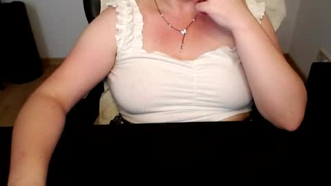 Elly online show from June 30, 6:53 pm