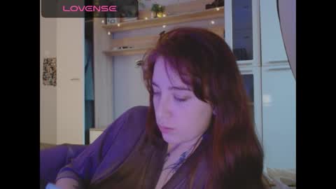 Snapshot of elly_rise chatting on December 9, 12:19 pm Elly online show from December 9, 12:19 pm