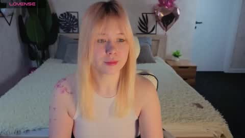 ellya_castro online show from March 6, 12:40 am