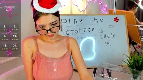 Snapshot of ellyford chatting on December 3, 8:17 pm Elly online show from December 3, 8:17 pm