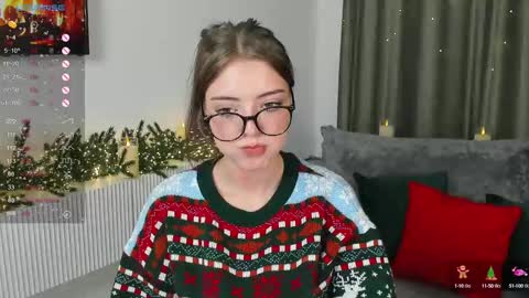 Snapshot of ellyford chatting on December 11, 5:15 pm Elly online show from December 11, 5:15 pm