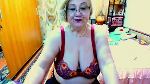 Snapshot of ellyhot53 chatting on June 27, 10:26 pm ellyhot53 online show from June 27, 10:26 pm