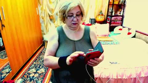 Snapshot of ellyhot53 chatting on July 20, 1:24 pm ellyhot53 online show from July 20, 1:24 pm