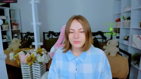 elma_lily online show from December 19, 7:04 am