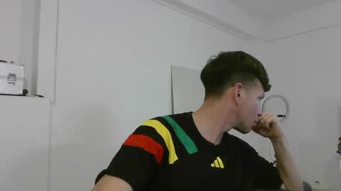 Snapshot of elnenedearg chatting on December 25, 10:59 pm elnenedearg online show from December 25, 10:59 pm