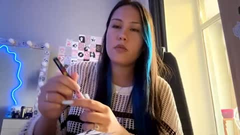 Snapshot of elnoraarancibia chatting on April 10, 10:31 am Harper online show from April 10, 10:31 am