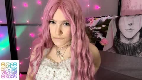Pink online show from May 8, 1:16 pm
