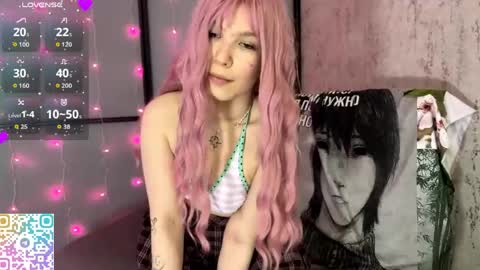 Pink online show from May 10, 1:49 pm