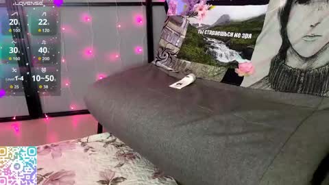 Pink online show from May 11, 4:04 pm