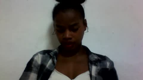 elodie228680 online show from June 15, 4:58 am