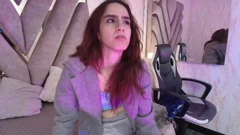 Elodie  online show from May 9, 11:59 am
