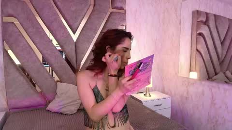 Elodie  online show from May 11, 8:39 pm