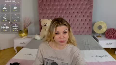 Snapshot of eloise_by chatting on June 17, 7:22 am eloise_by online show from June 17, 7:22 am