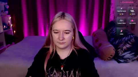 Snapshot of elovinora chatting on December 19, 10:21 pm Ela give me a thumbs up if you like it and this is important for the development of the account online show from December 19, 10:21 pm