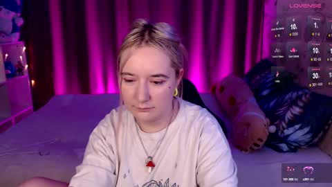 Snapshot of elovinora chatting on December 28, 10:02 pm Ela give me a thumbs up if you like it and this is important for the development of the account online show from December 28, 10:02 pm