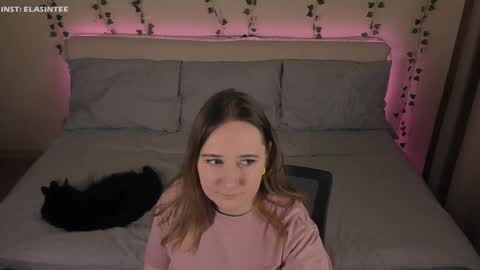 Snapshot of elovinora chatting on February 22, 7:12 pm Ela give me a thumbs up if you like it and this is important for the development of the account online show from February 22, 7:12 pm