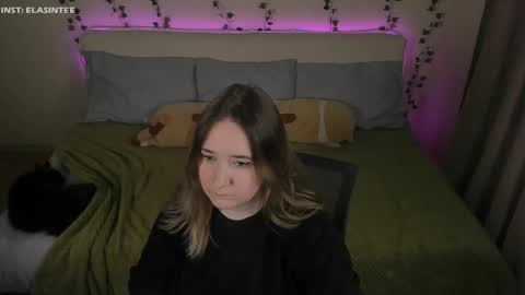 Snapshot of elovinora chatting on February 25, 6:39 pm Ela give me a thumbs up if you like it and this is important for the development of the account online show from February 25, 6:39 pm