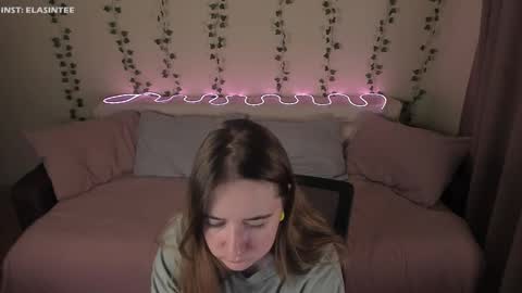 Snapshot of elovinora chatting on March 20, 8:35 pm Ela give me a thumbs up if you like it and this is important for the development of the account online show from March 20, 8:35 pm