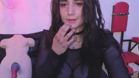 elowen_halley1 online show from December 16, 8:25 pm