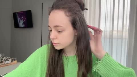 Snapshot of elowynx chatting on April 8, 10:15 am Milana online show from April 8, 10:15 am