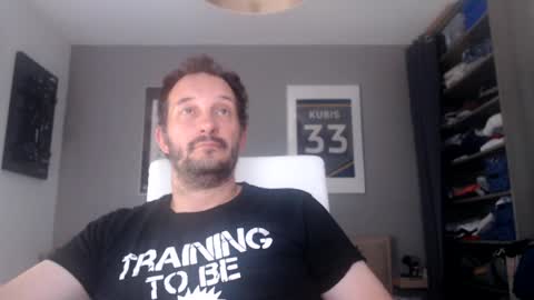 Snapshot of elpiloto05 chatting on July 15, 11:26 am Elpiloto online show from July 15, 11:26 am