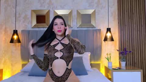 Snapshot of elsa_gb chatting on March 14, 3:45 am Isabela Martinez online show from March 14, 3:45 am