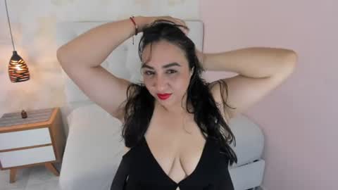 Snapshot of elsa_lynn chatting on June 12, 8:52 pm ELSA online show from June 12, 8:52 pm