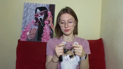 Snapshot of elsaangel chatting on February 2, 3:32 am elsaangel online show from February 2, 3:32 am