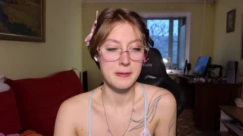 Snapshot of elsaangel chatting on November 18, 2:17 am elsaangel online show from November 18, 2:17 am