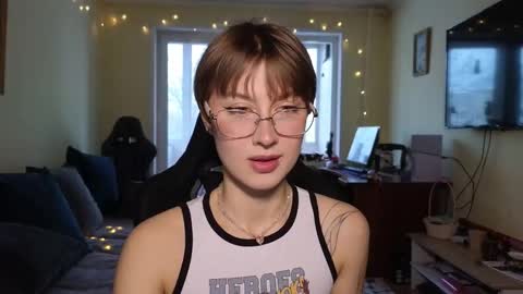 Snapshot of elsaangel chatting on December 18, 3:23 am elsaangel online show from December 18, 3:23 am