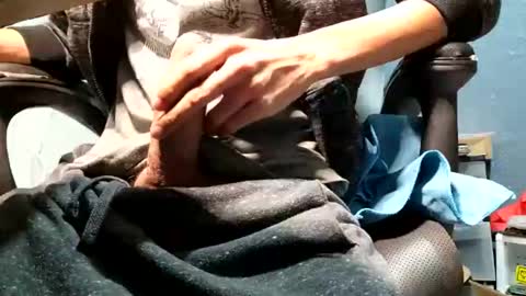 Snapshot of elvergg1 chatting on December 25, 10:06 am elvergg1 online show from December 25, 10:06 am