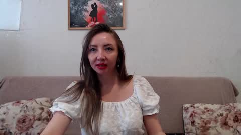 Snapshot of elvinasweet chatting on June 4, 5:35 am ElvinaSweet online show from June 4, 5:35 am