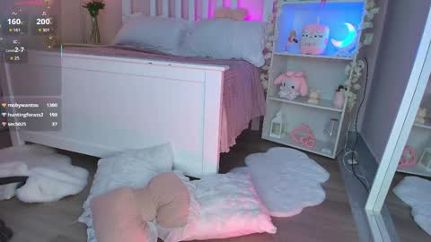Snapshot of ely_cherry18 chatting on June 8, 1:28 am Ely online show from June 8, 1:28 am