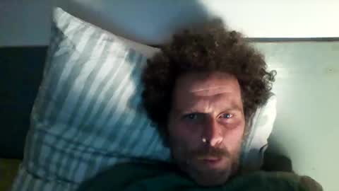 Snapshot of elyjahoye chatting on December 15, 8:35 pm elyjahoye online show from December 15, 8:35 pm