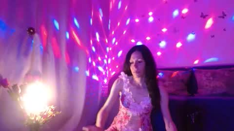 Snapshot of elysasun chatting on May 20, 6:47 pm Elisa online show from May 20, 6:47 pm